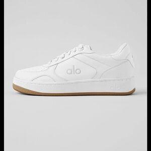Alo White Recovery Mode Sneaker. Worn two times! Grab these. Women's 7.5